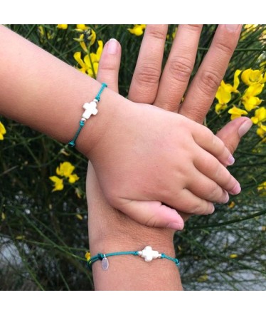 Bracelets avec croix par la créatrice de bijoux fantaisie Mona Chabada