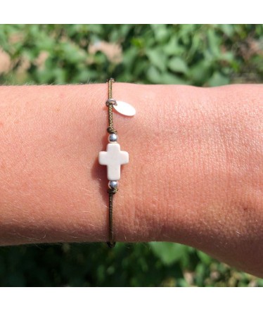 bijou croix blanche pour femme fait main dans le sud de la france mona chabada bijou en argent